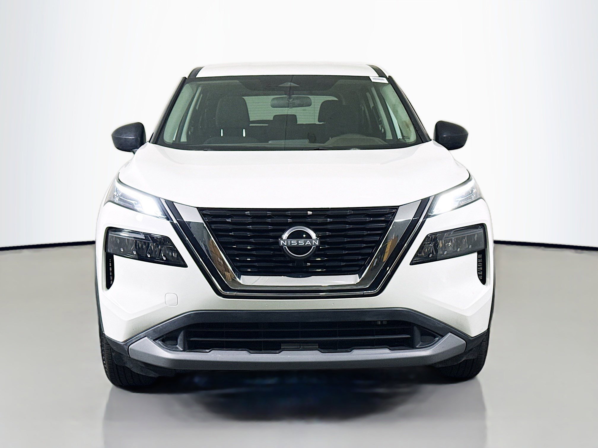 Used 2023 Nissan Rogue S FWD image 2