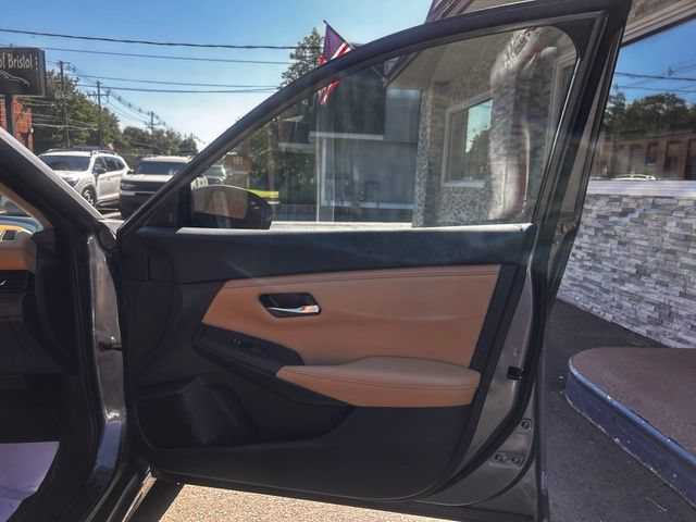 Used 2022 Nissan Sentra SV w/ SV Premium Package FWD image 13