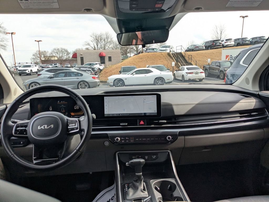 Used 2025 Kia Carnival image 26