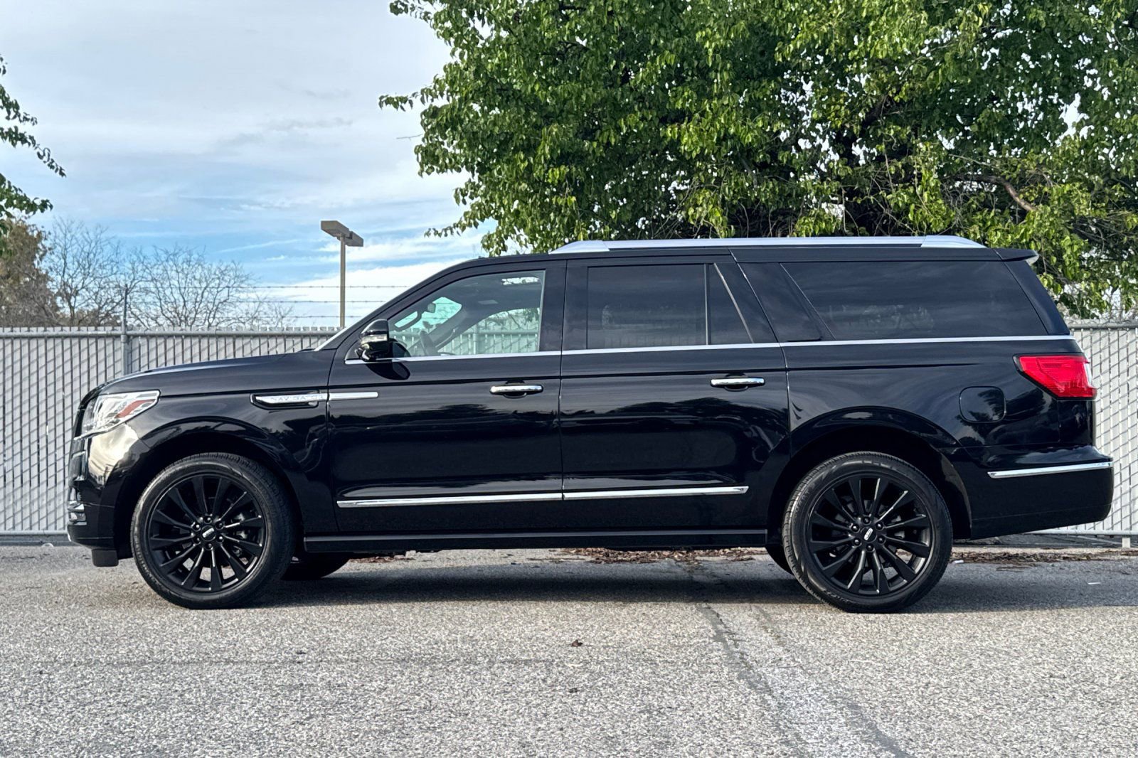 Used 2019 Lincoln Navigator L Select image 7