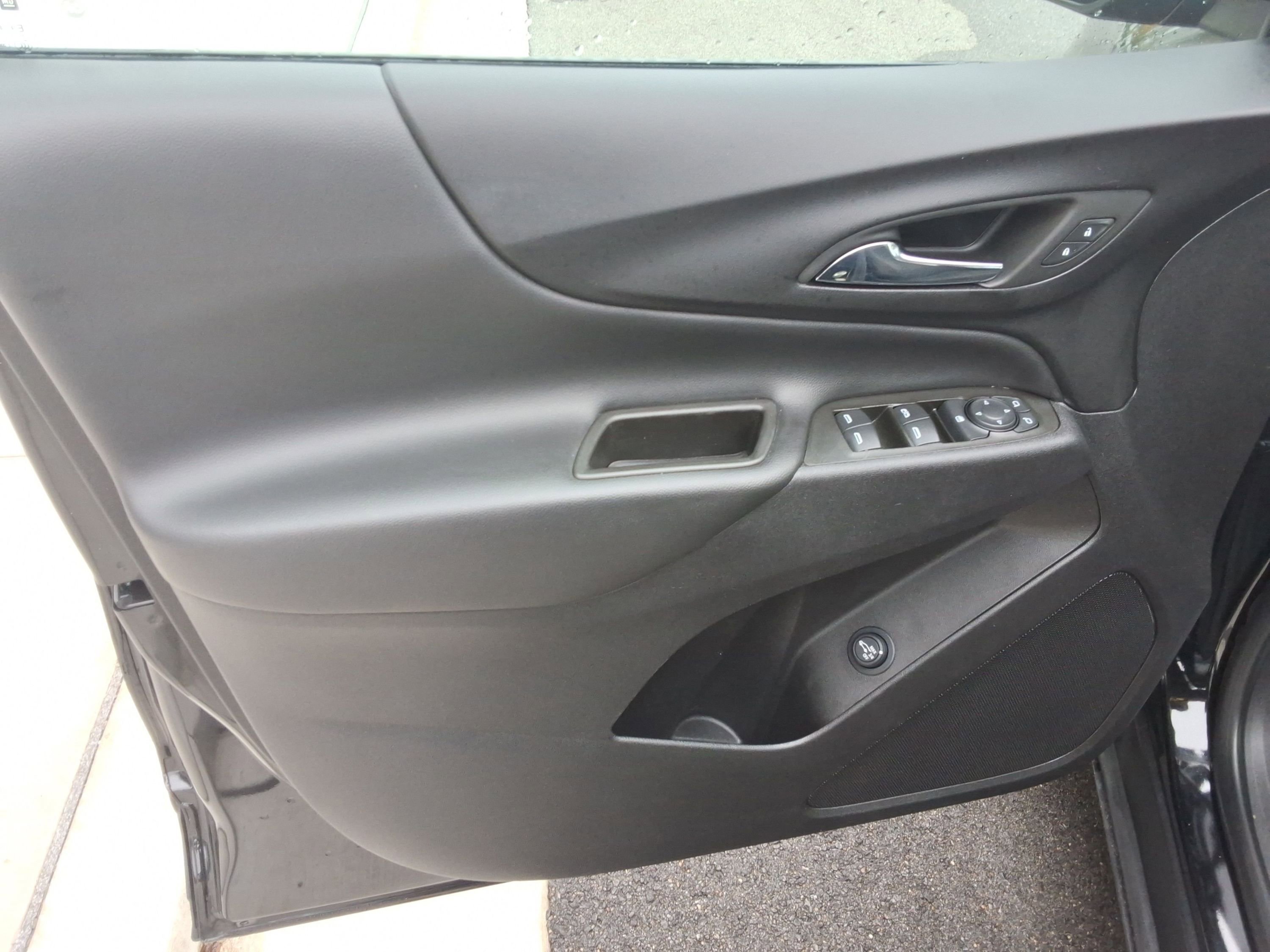 Used 2023 Chevrolet Equinox LT image 22