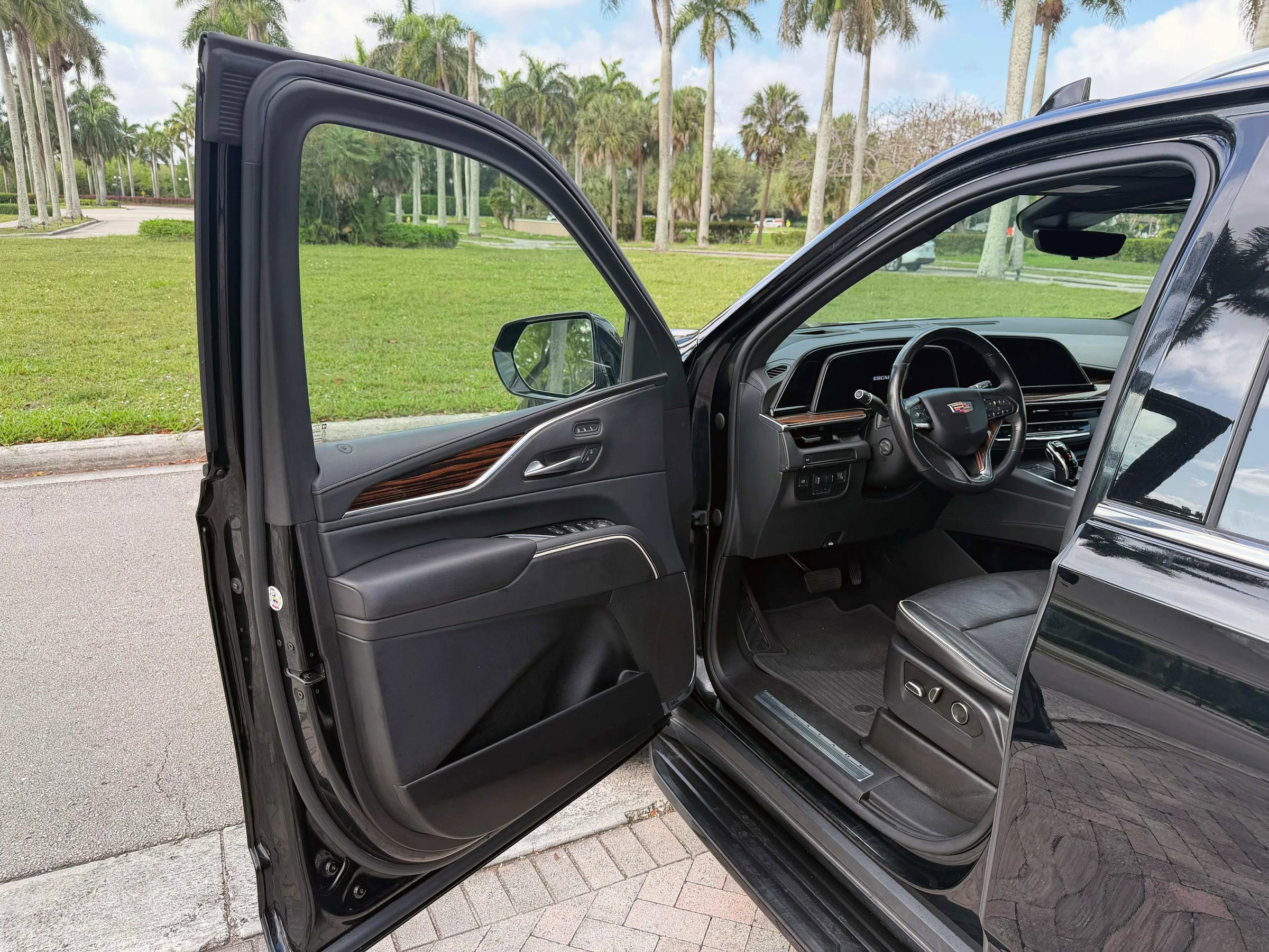 Used 2021 Cadillac Escalade ESV Premium Luxury w/ Performance Package RWD image 23