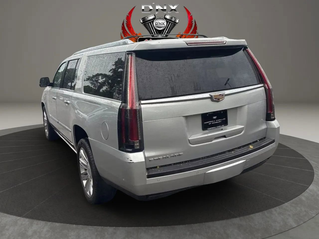 Used 2017 Cadillac Escalade ESV Platinum AWD/4WD image 8