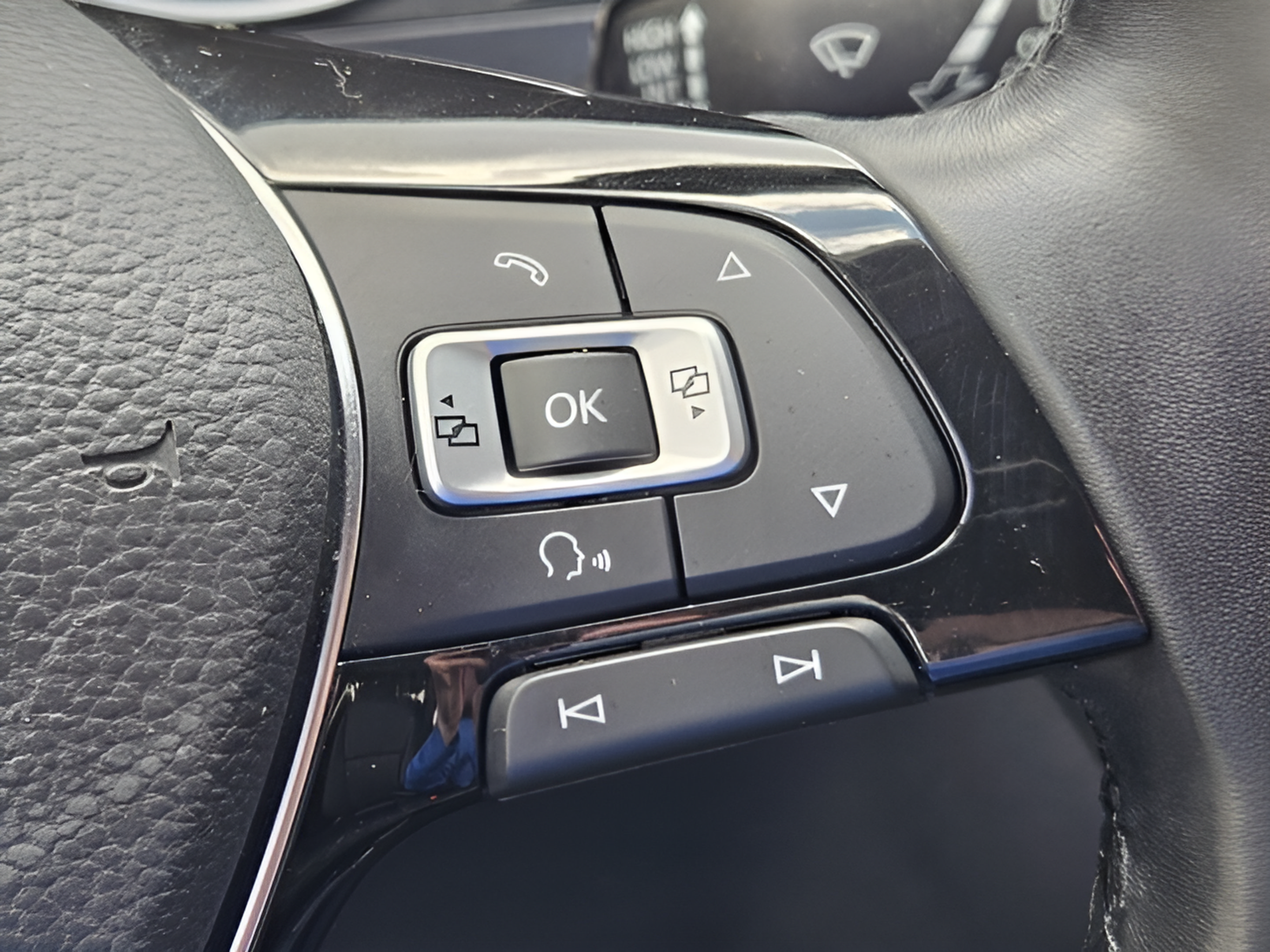 Used 2018 Volkswagen Tiguan S FWD image 23