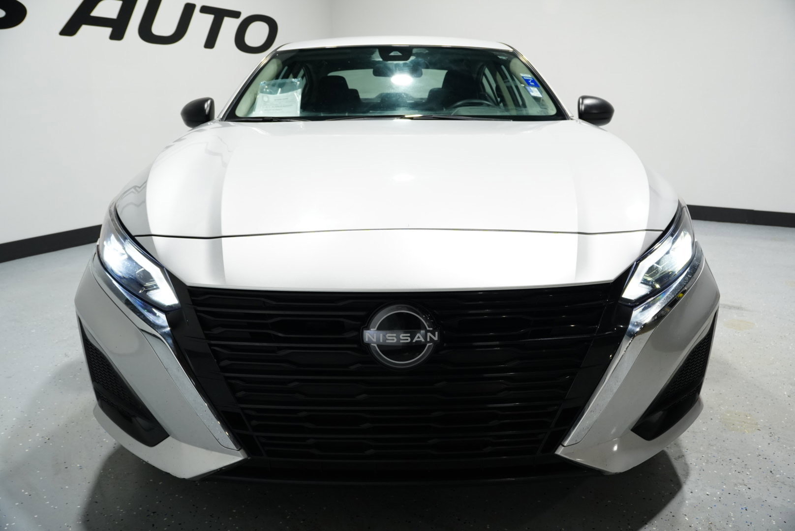 Used 2024 Nissan Altima 2.5 SV image 2