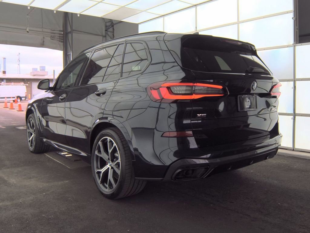 Used 2022 BMW X5 M50i w/ Executive Package AWD/4WD image 4