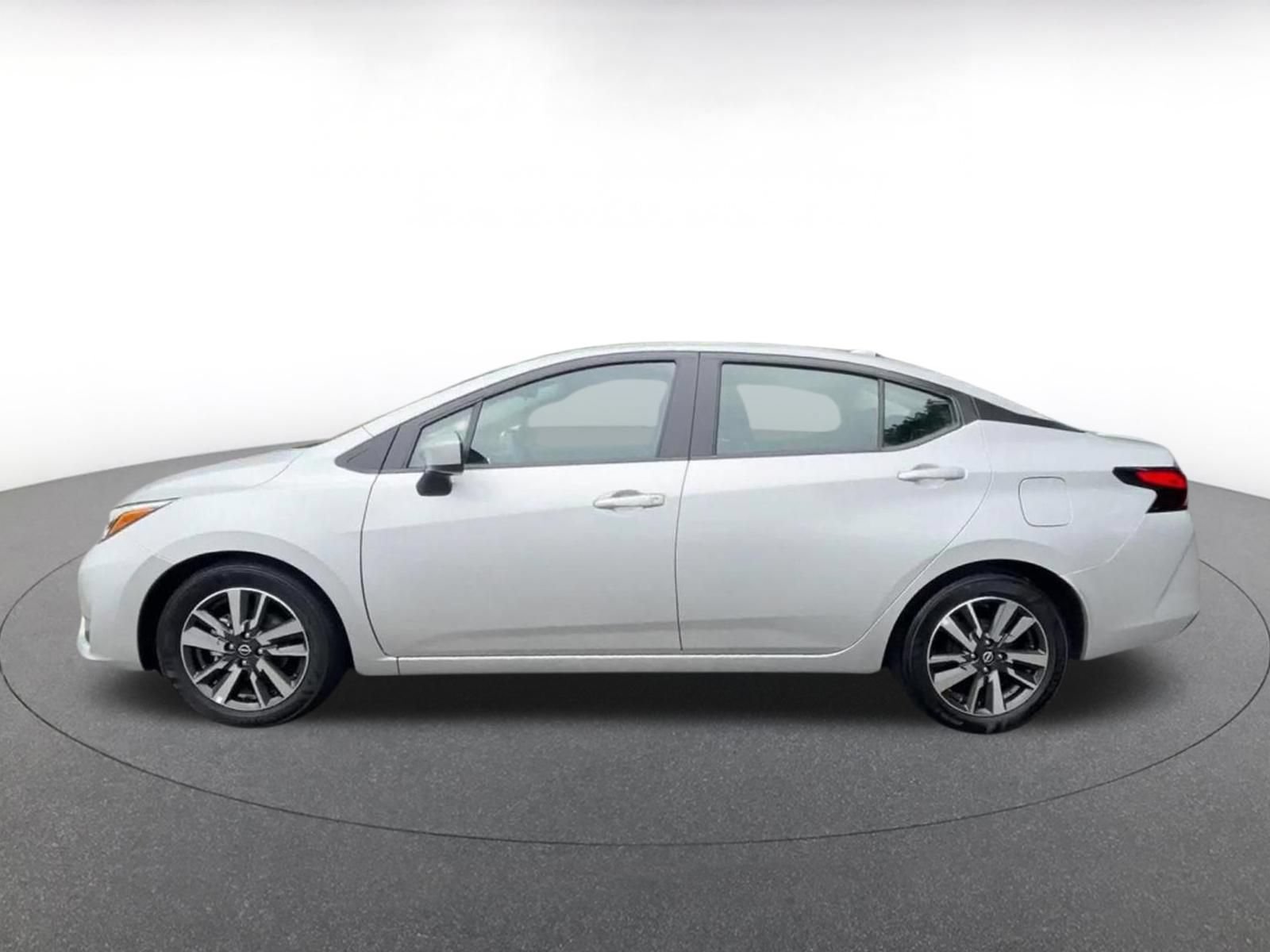 Used 2025 Nissan Versa SV FWD image 8