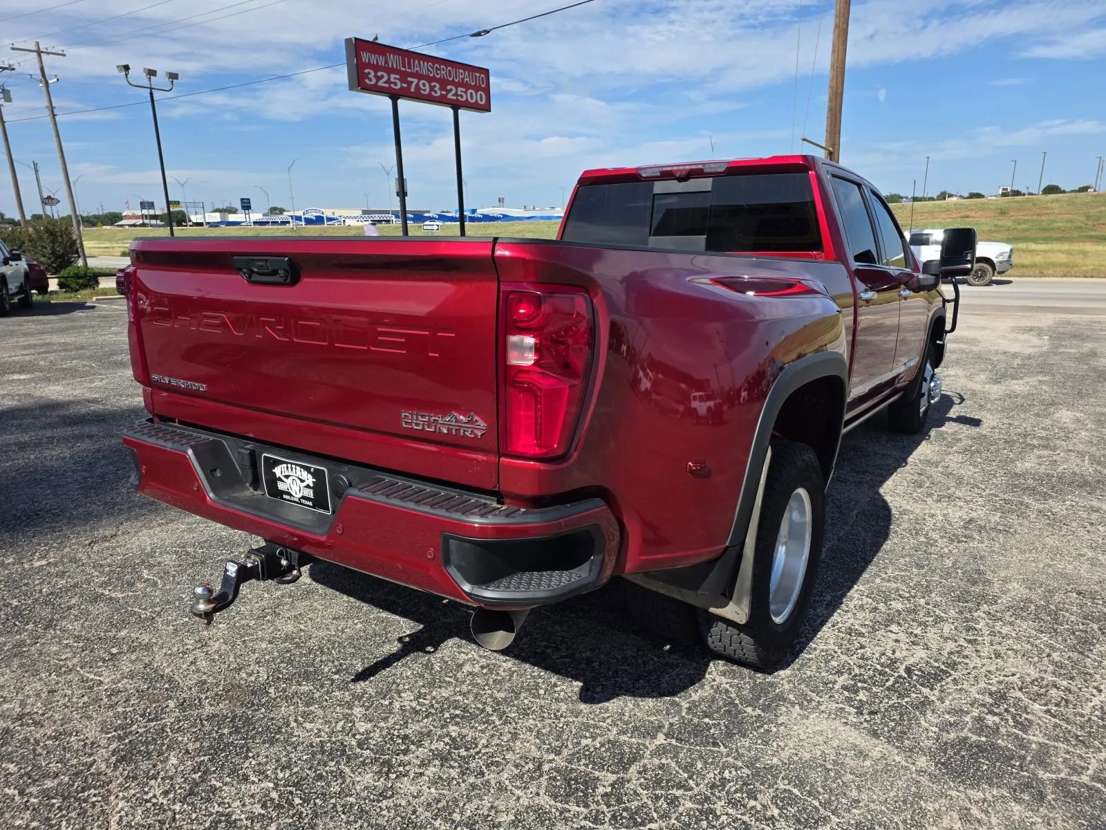 Used 2025 Chevrolet Silverado 3500 High Country w/ Technology Package AWD/4WD image 7
