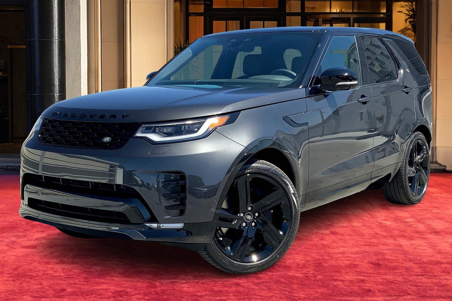 New 2025 Land Rover Discovery Dynamic SE