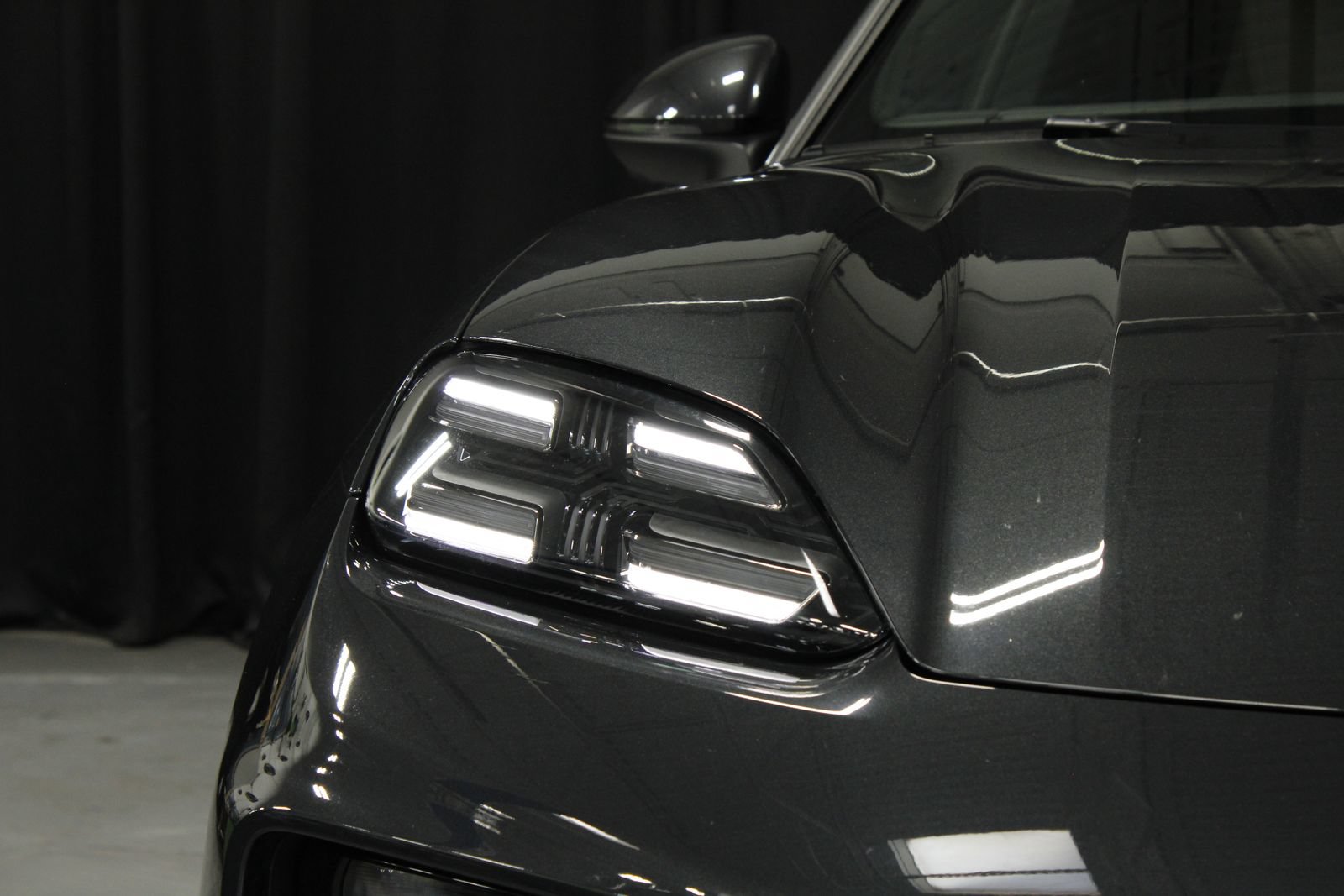 Certified 2025 Porsche Macan 4 Electric AWD/4WD image 13