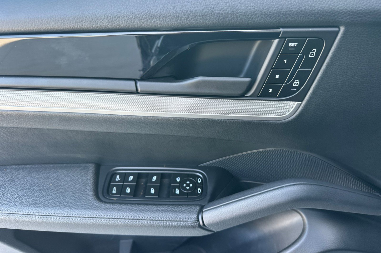 Certified 2024 Porsche Cayenne S AWD/4WD image 12