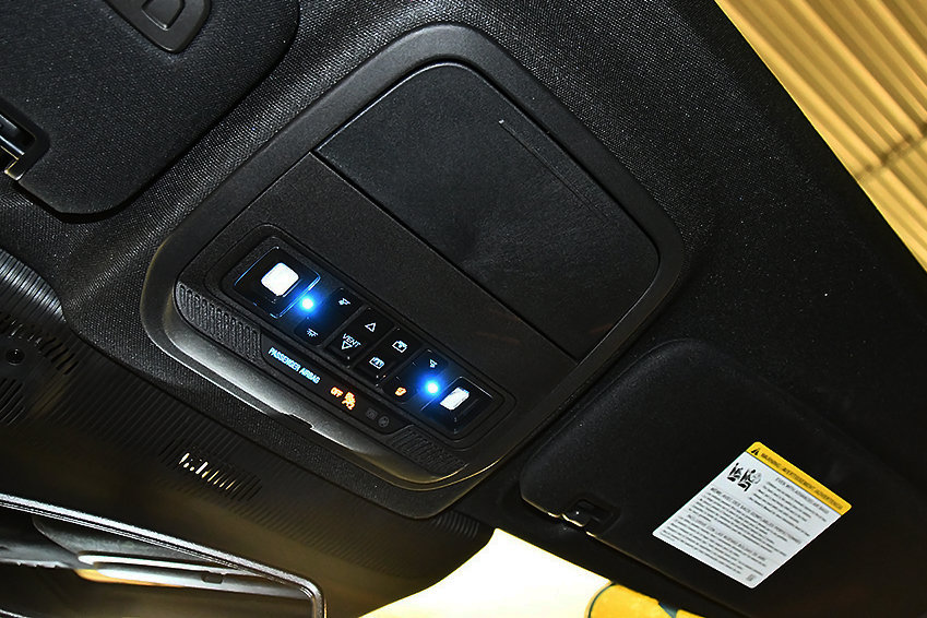 Used 2025 Ford Explorer ST-Line w/ Premium Package AWD/4WD image 28