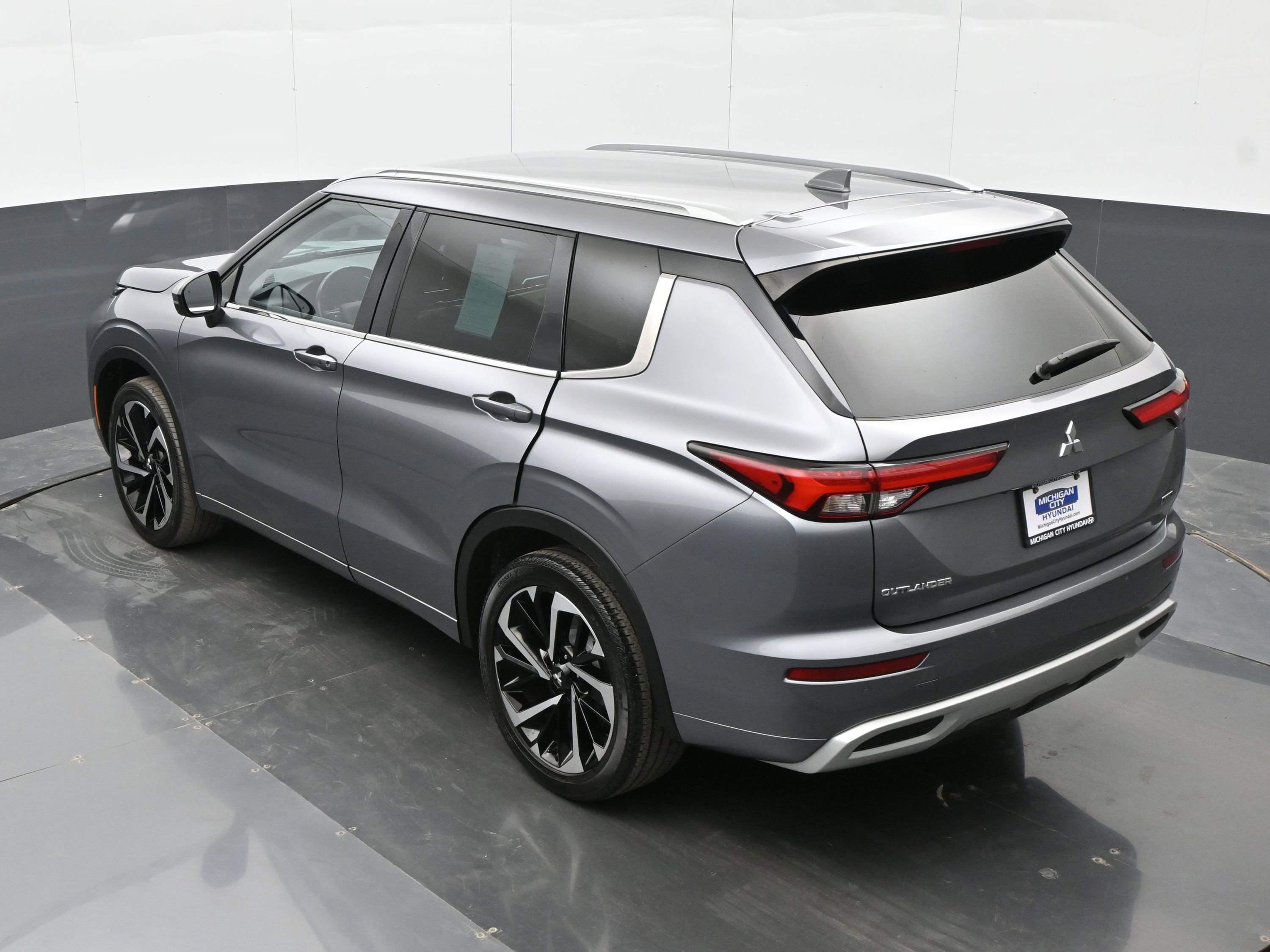 Used 2022 Mitsubishi Outlander SEL image 28