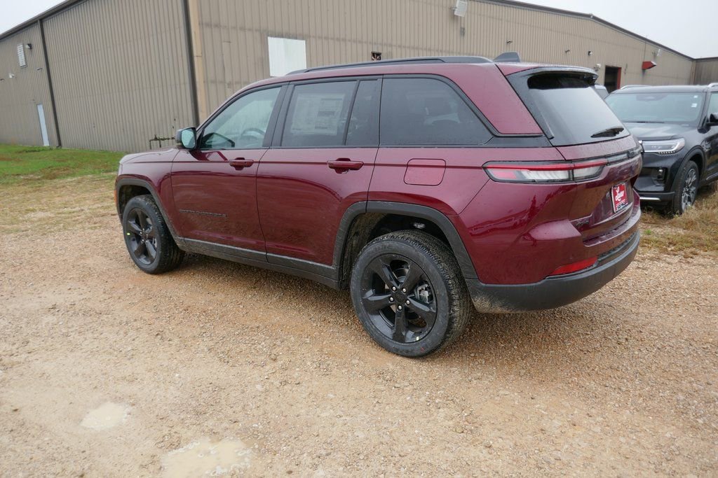 New 2025 Jeep Grand Cherokee Altitude image 6