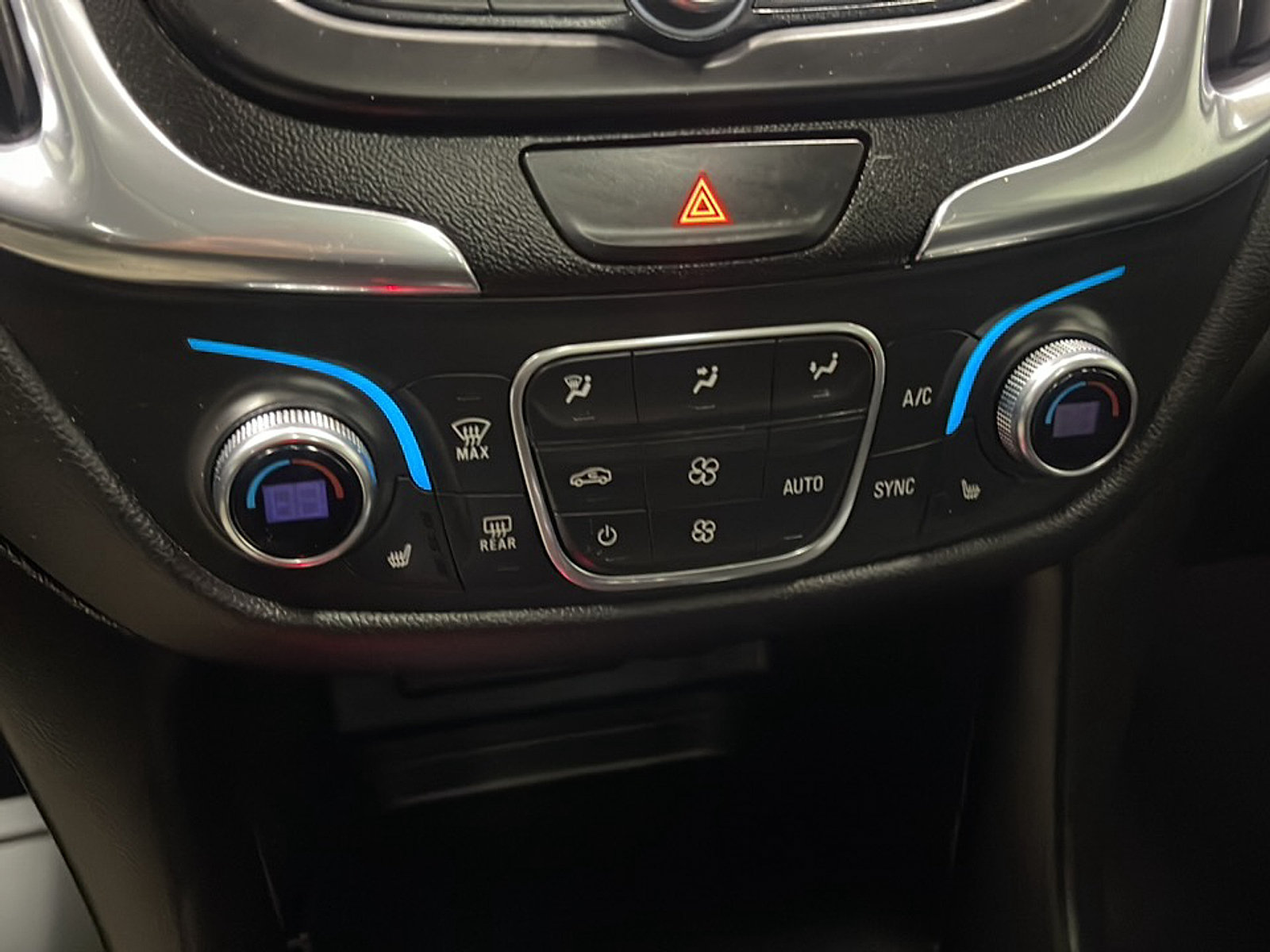 Used 2020 Chevrolet Equinox LT w/ Sport Edition AWD/4WD image 10