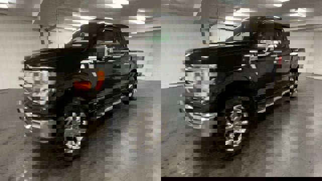 Used 2023 Ford F150 Lariat w/ Trailer Tow Package image 4