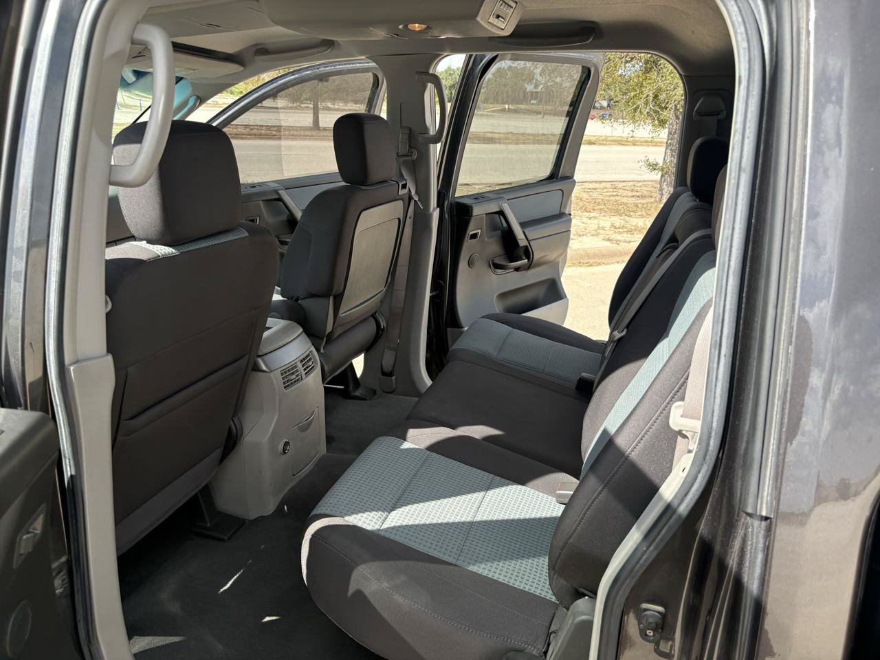 Used 2004 Nissan Titan SE RWD image 28