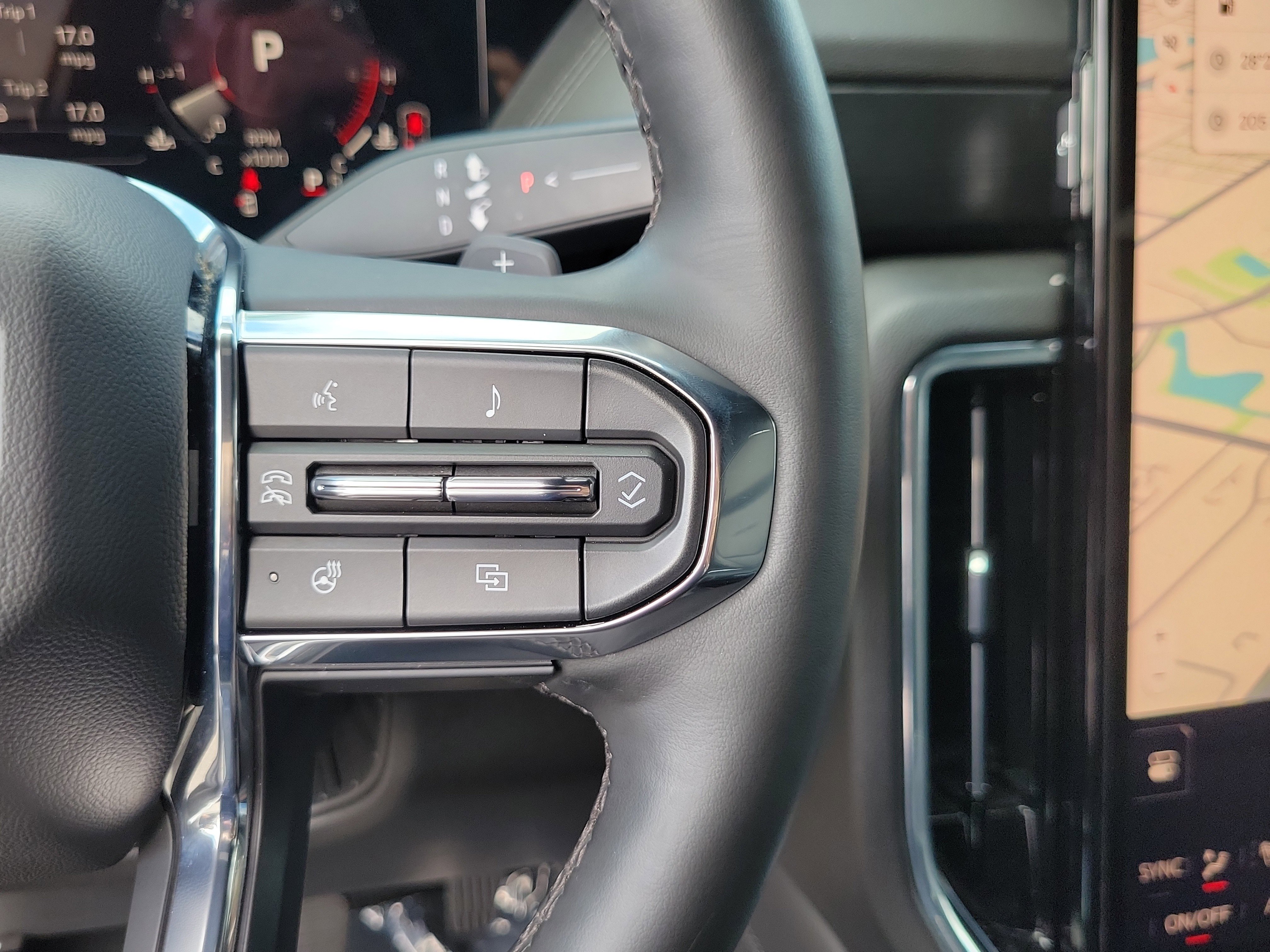 Used 2025 GMC Yukon XL Denali AWD/4WD image 22