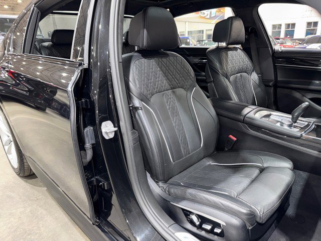 Used 2016 BMW 750i RWD image 65