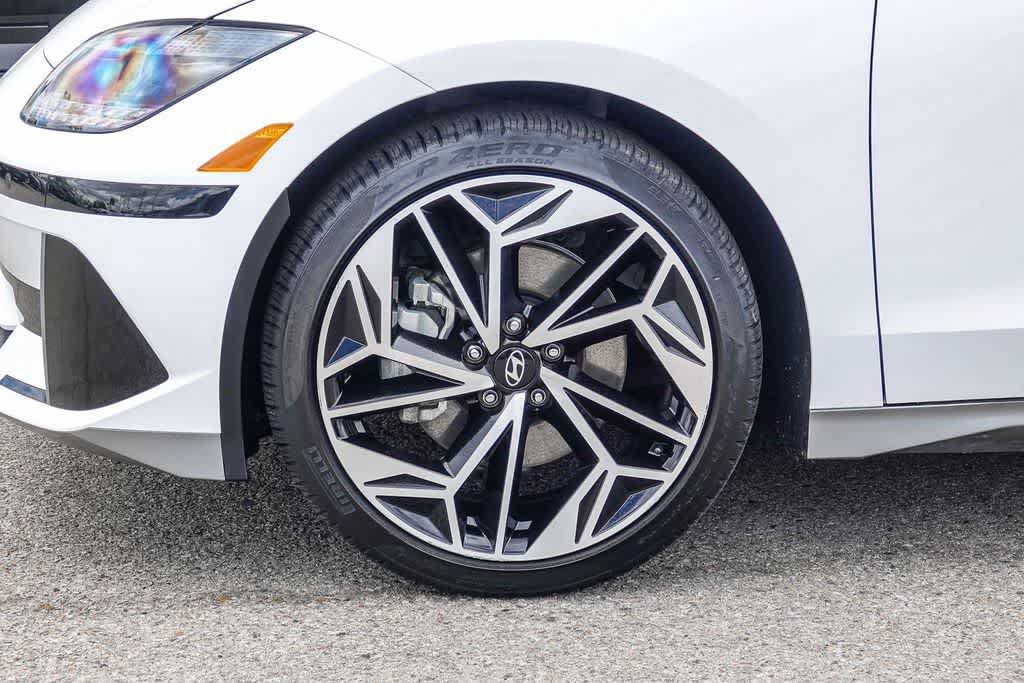 Used 2023 Hyundai Ioniq 6 SEL AWD/4WD image 10
