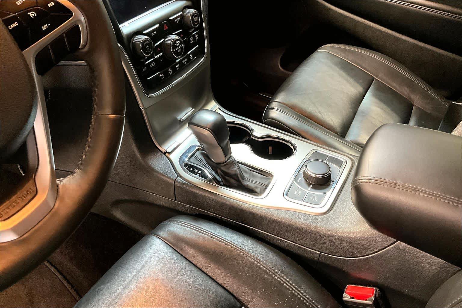 Used 2018 Jeep Grand Cherokee Limited AWD/4WD image 16
