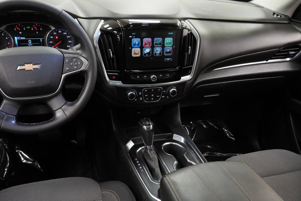 Used 2018 Chevrolet Traverse LT FWD image 16