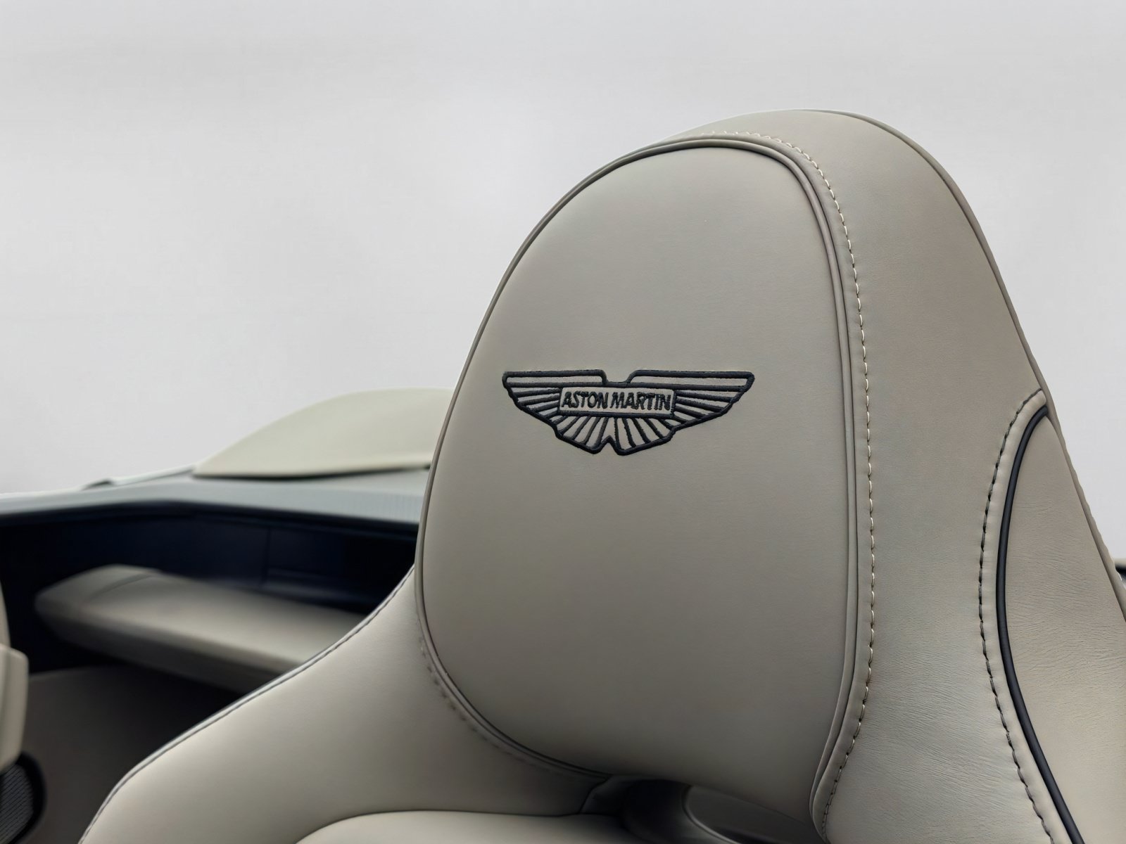 New 2026 Aston Martin Vanquish Convertible RWD image 55