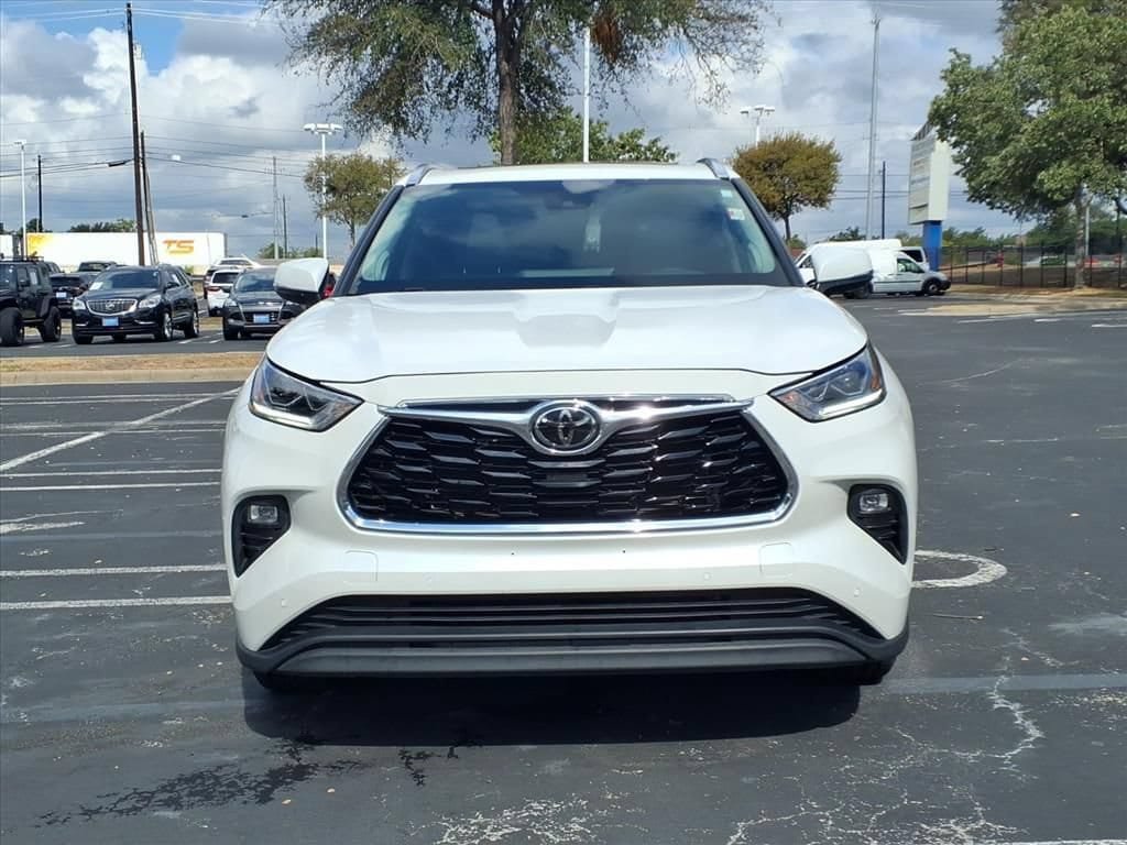 Used 2023 Toyota Highlander Limited FWD image 13