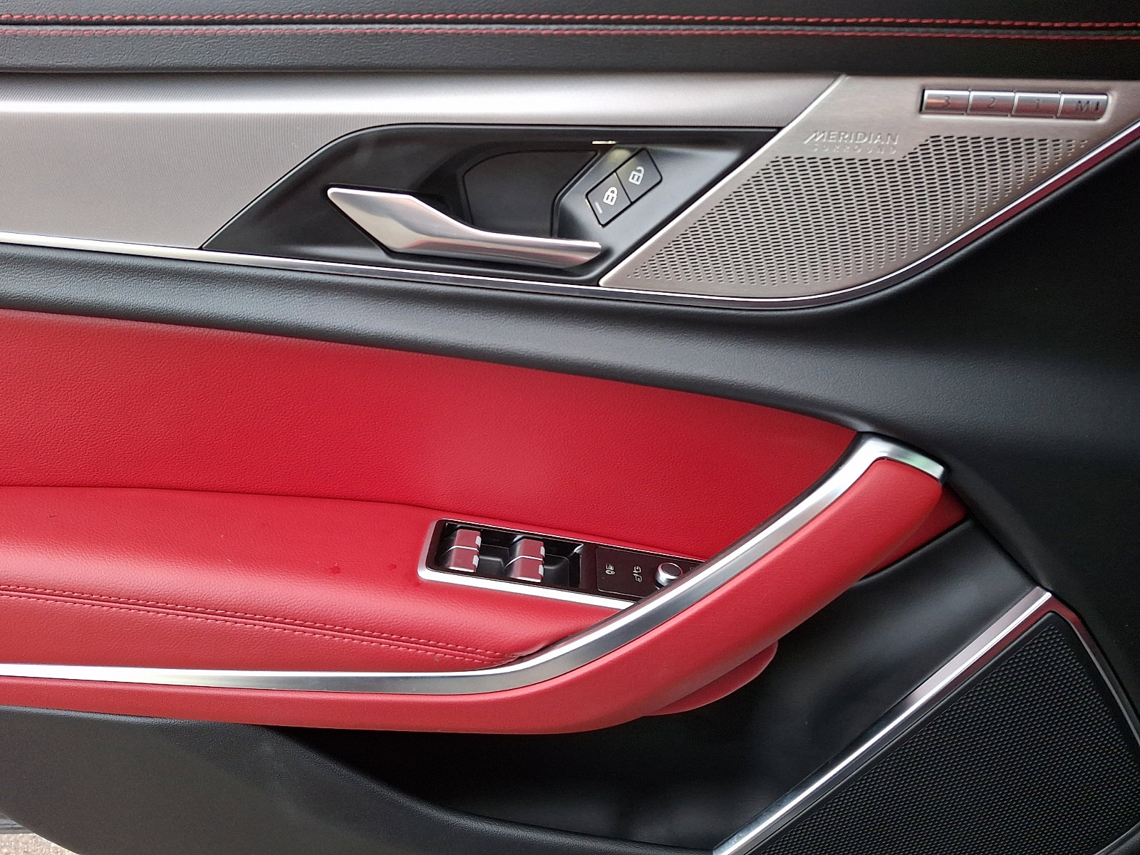 Used 2022 Jaguar XF R-Dynamic SE image 13