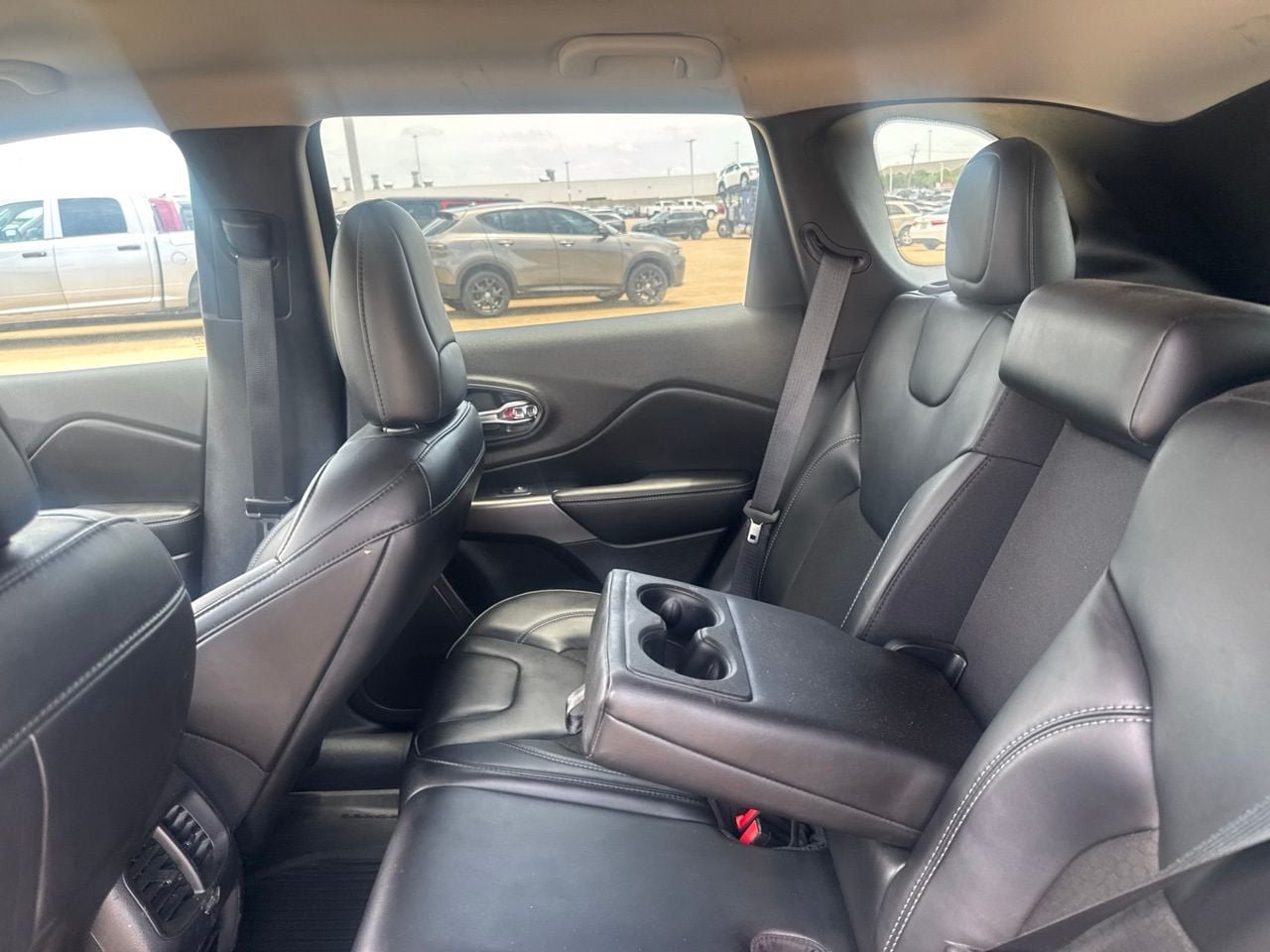 Used 2020 Jeep Cherokee Latitude w/ Quick Order Package 26F North AWD/4WD image 37