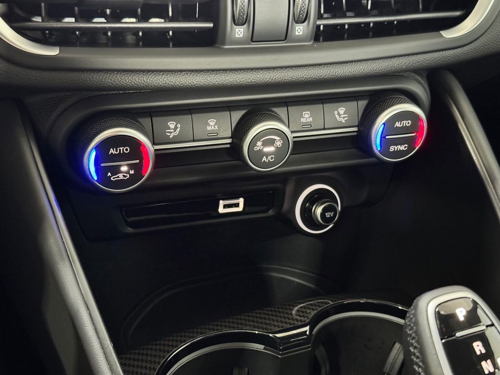 Used 2020 Alfa Romeo Giulia Quadrifoglio image 14