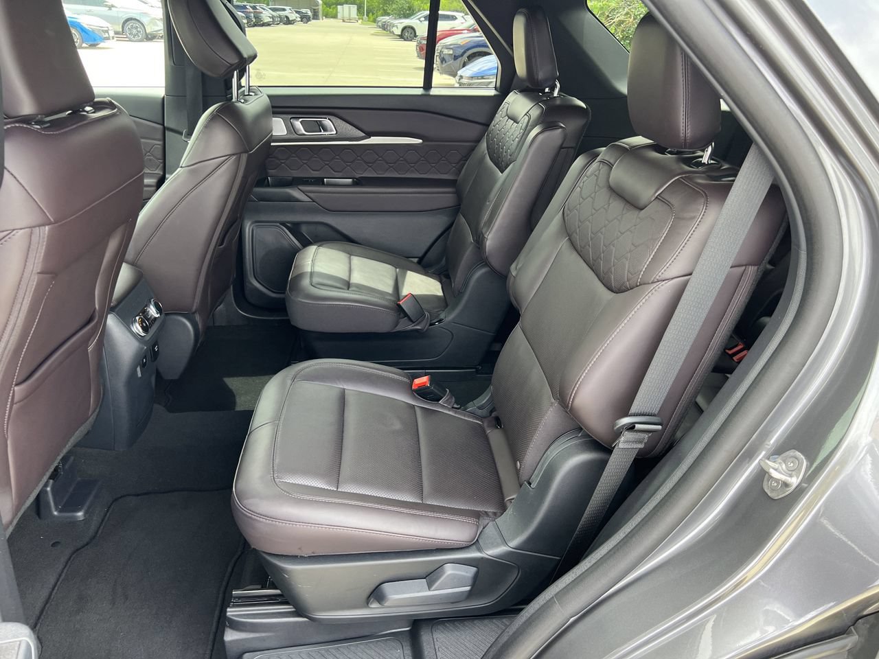 Used 2025 Ford Explorer Platinum w/ LUX Leather Package AWD/4WD image 25