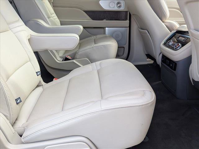 Used 2019 Lincoln Navigator Reserve image 18