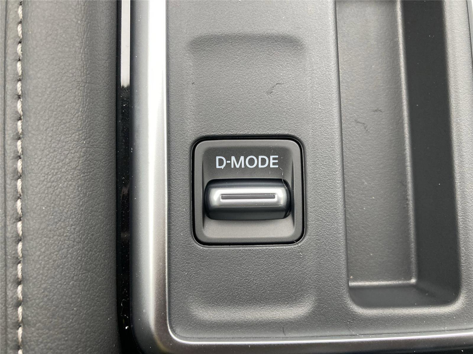 New 2026 Nissan Pathfinder SL image 16