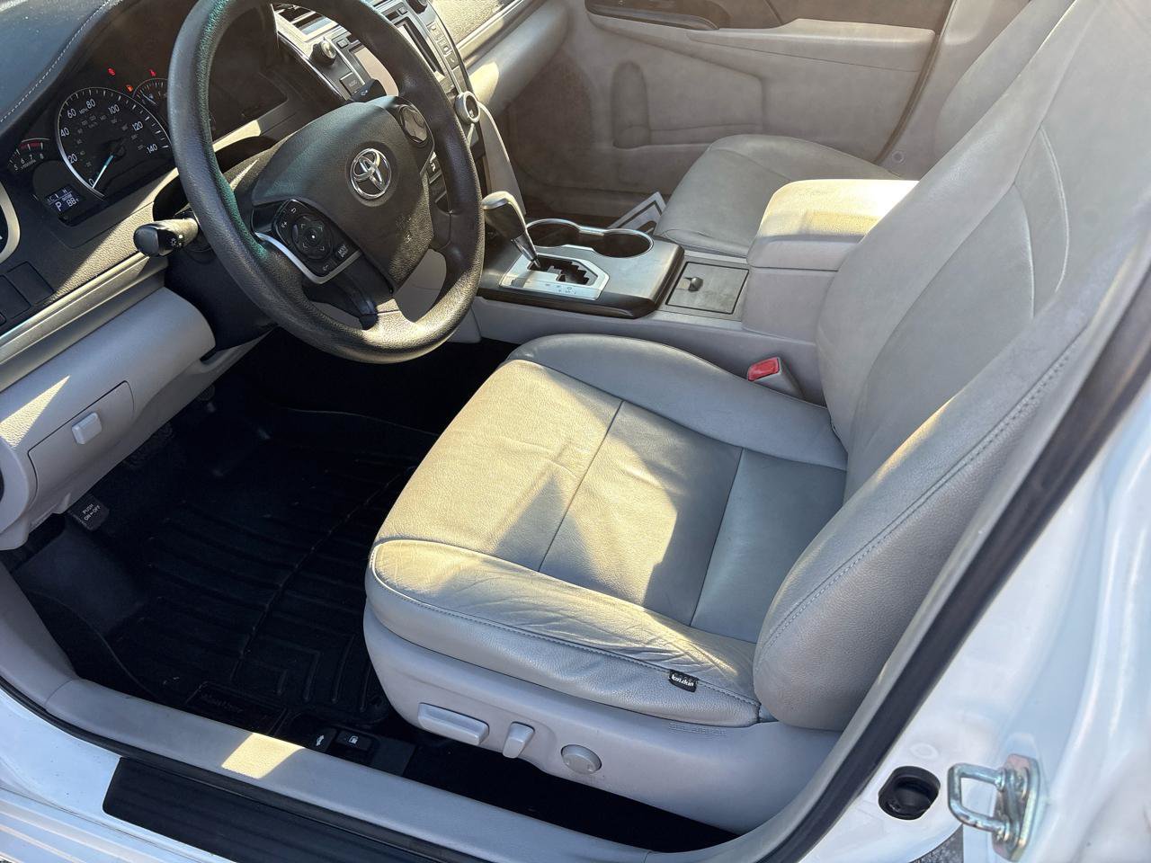 Used 2014 Toyota Camry LE w/ Moonroof Package FWD image 22