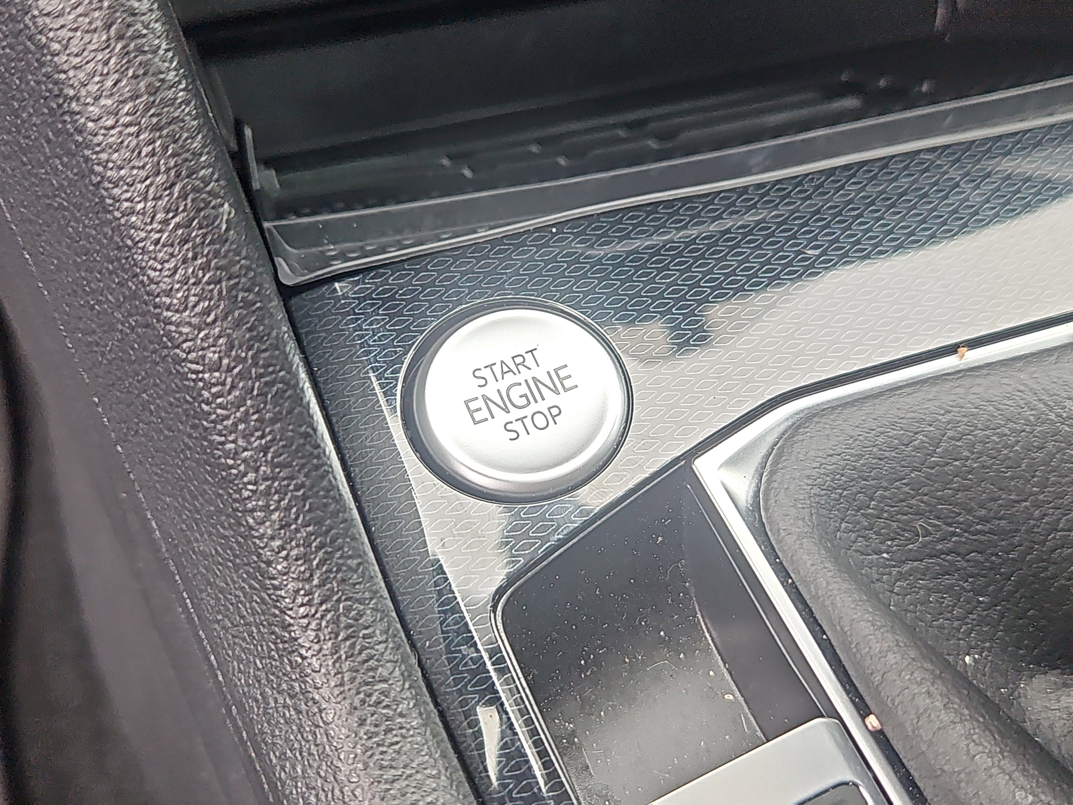 Certified 2025 Volkswagen Taos SE image 17