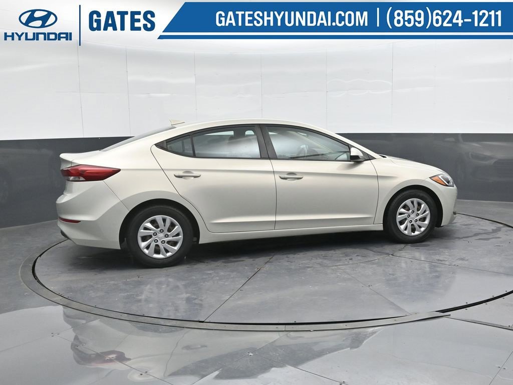 Used 2017 Hyundai Elantra SE w/ Cargo Package image 3