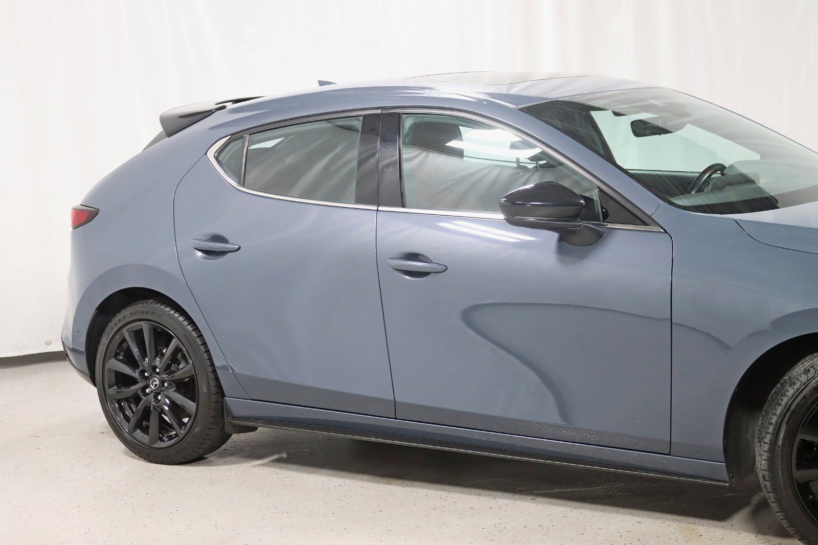 Used 2021 MAZDA MAZDA3 Hatchback w/Premium Plus Pkg image 3