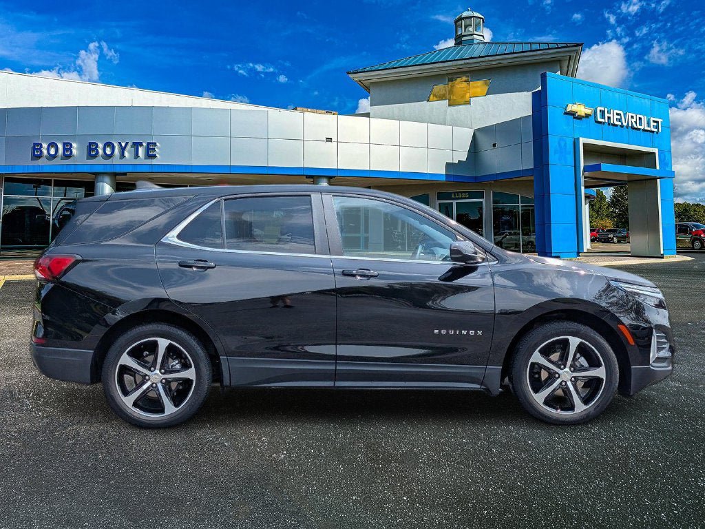 Used 2023 Chevrolet Equinox LT FWD image 2