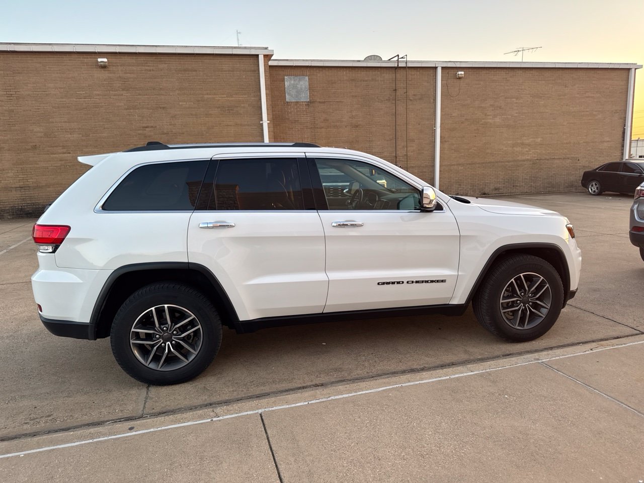 Used 2019 Jeep Grand Cherokee Limited w/ Luxury Group II RWD image 4