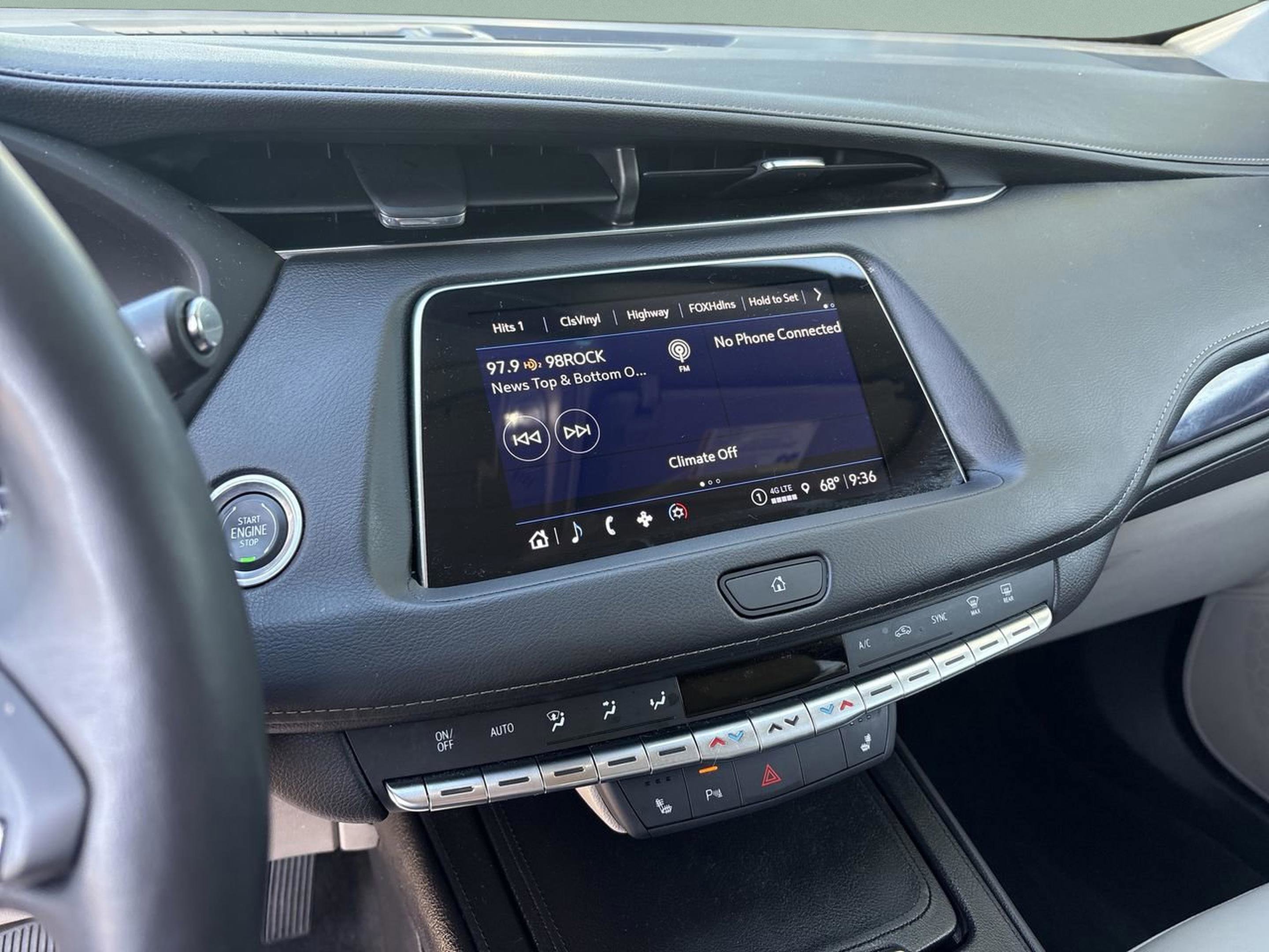 Used 2022 Cadillac XT4 Luxury AWD/4WD image 13