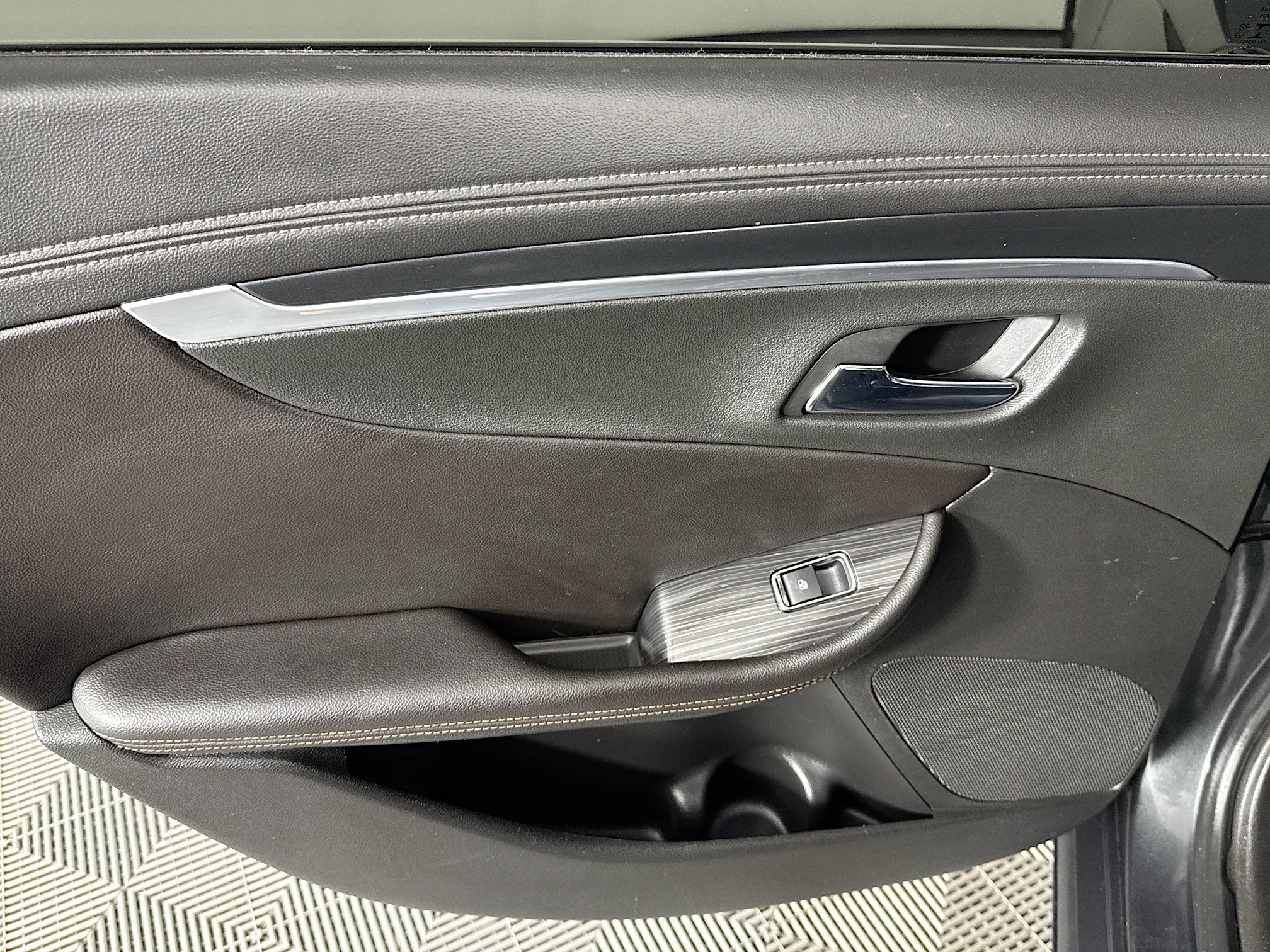 Used 2018 Chevrolet Impala LT FWD image 24