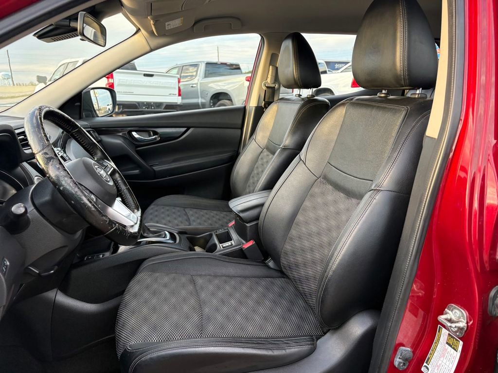 Used 2021 Nissan Rogue Sport SV w/ Technology Package FWD image 12