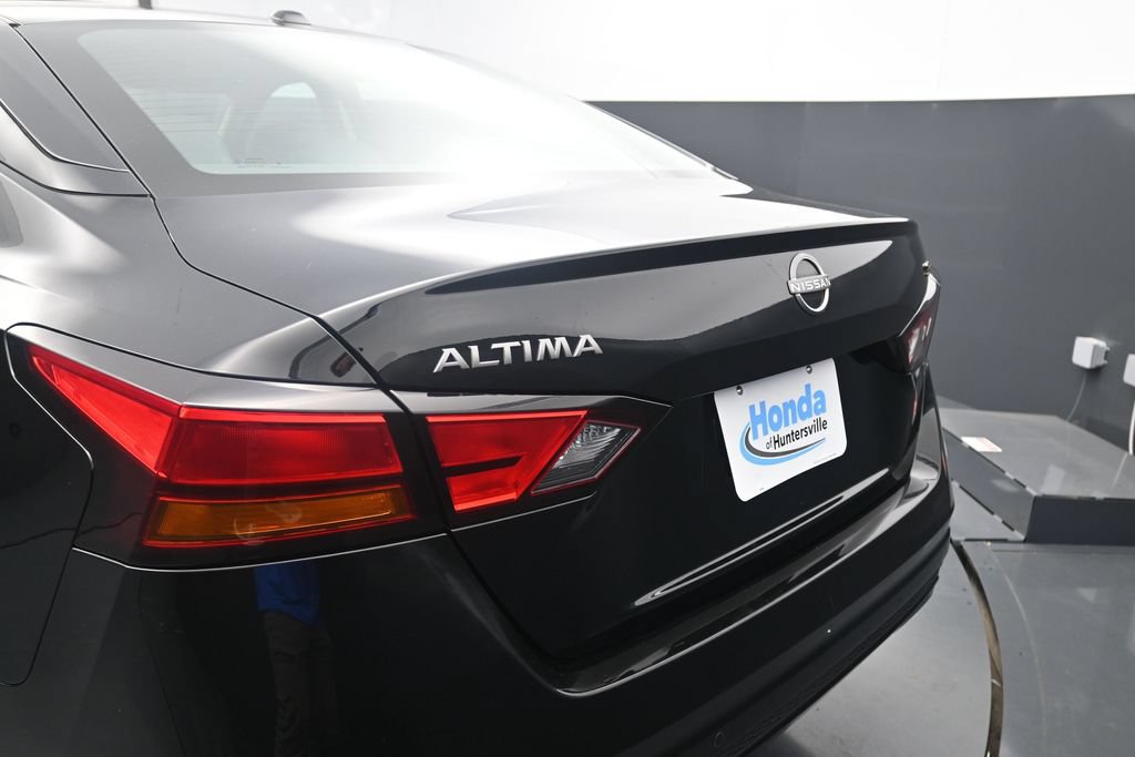 Used 2025 Nissan Altima 2.5 SR FWD image 14