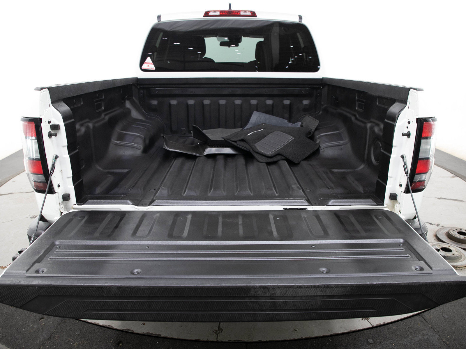 Used 2022 Nissan Frontier S w/ Technology Package AWD/4WD image 17