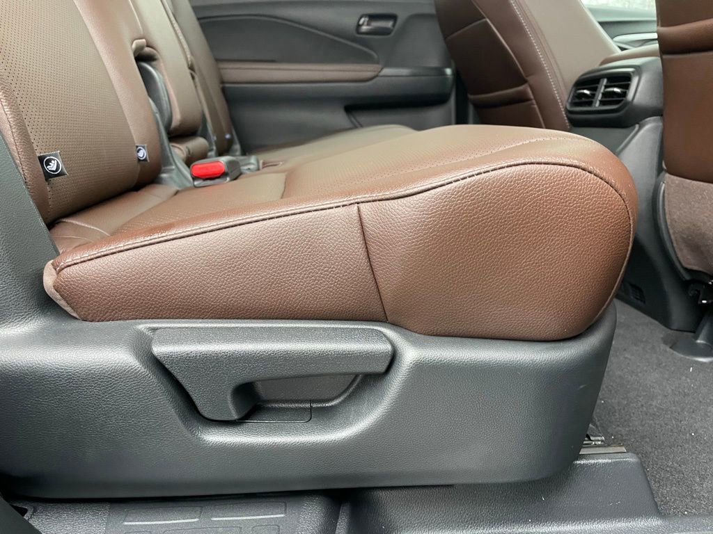 Certified 2025 Honda Passport EX-L image 37