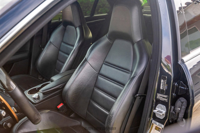 Used 2013 Mercedes-Benz C 63 AMG Sedan image 28