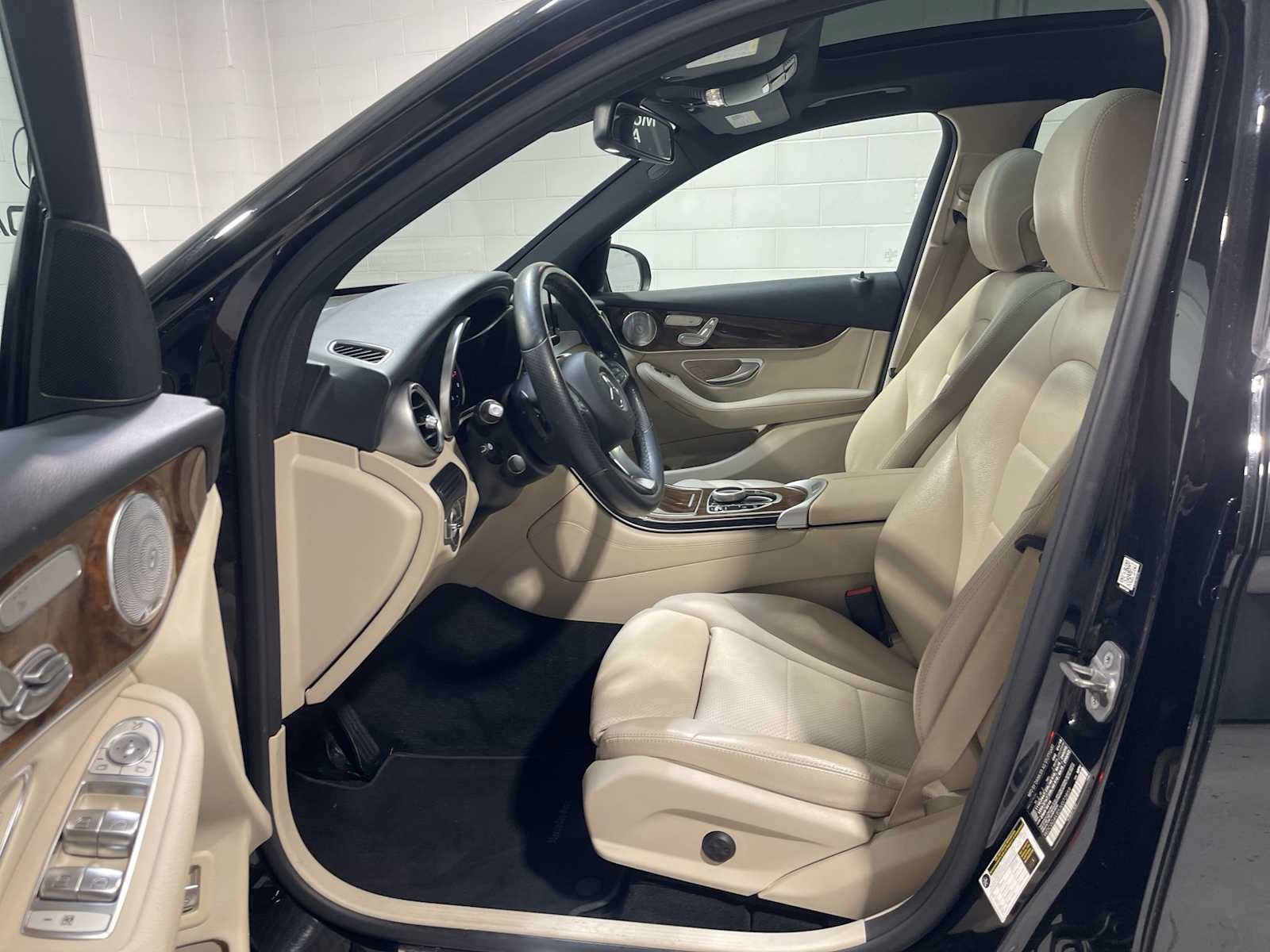 Used 2018 Mercedes-Benz GLC 300 4MATIC image 2
