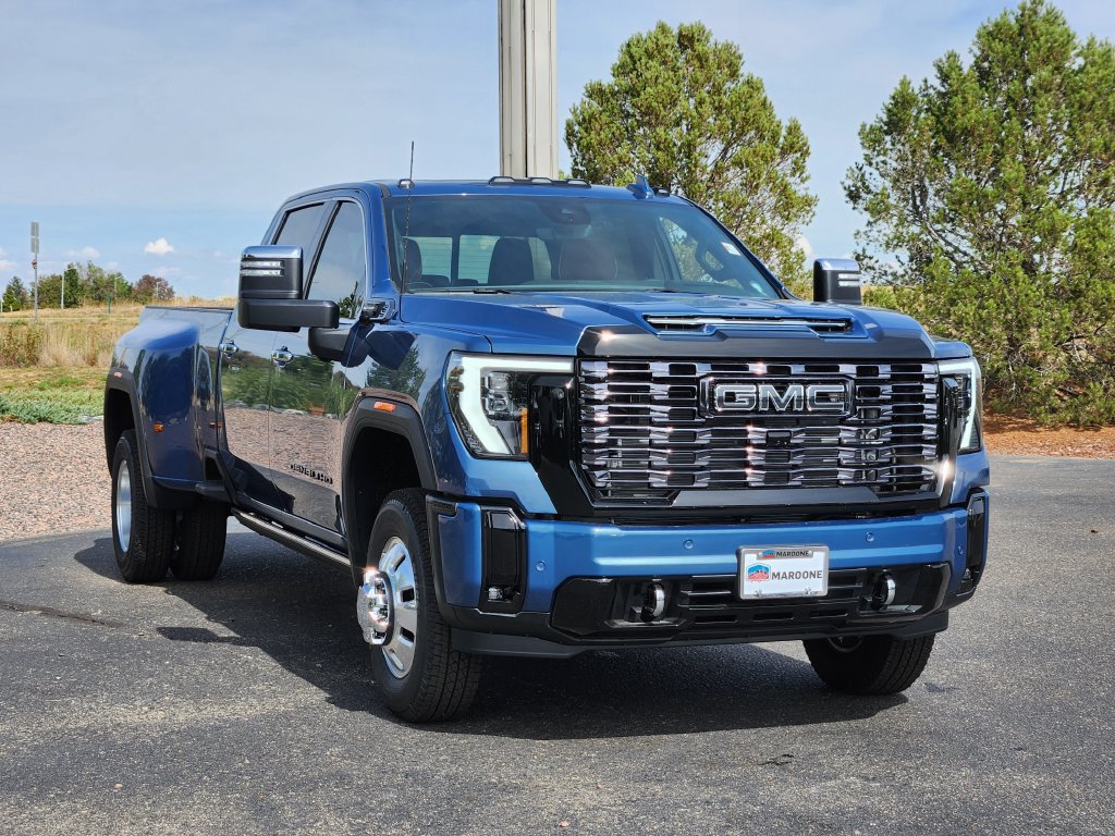 New 2026 GMC Sierra 3500 Denali Ultimate w/ LPO, Black Badging Package AWD/4WD image 4