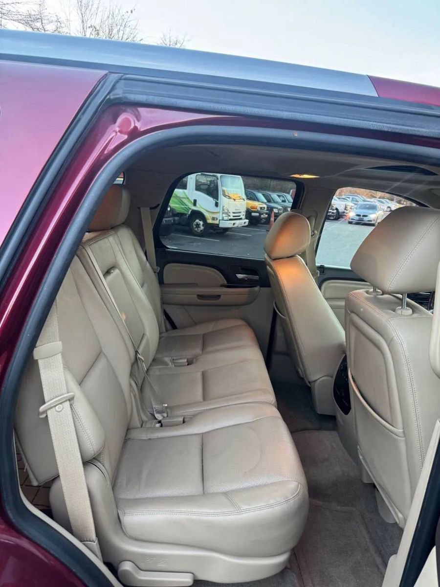 Used 2011 GMC Yukon Denali image 37
